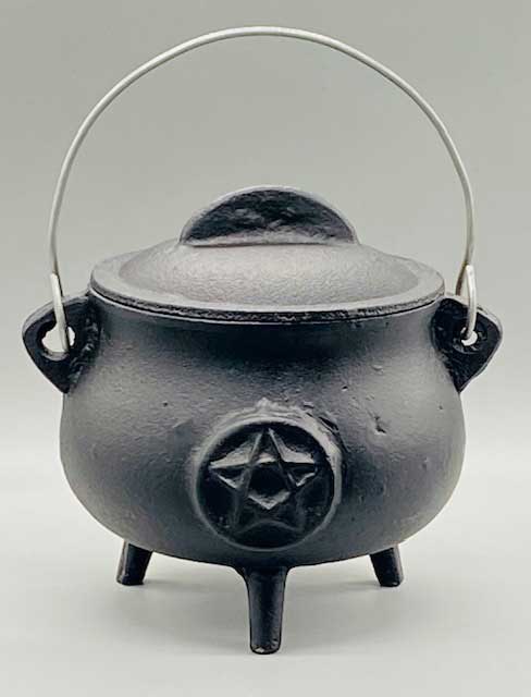 5.5" Pentagram cast iron cauldron w/ lid