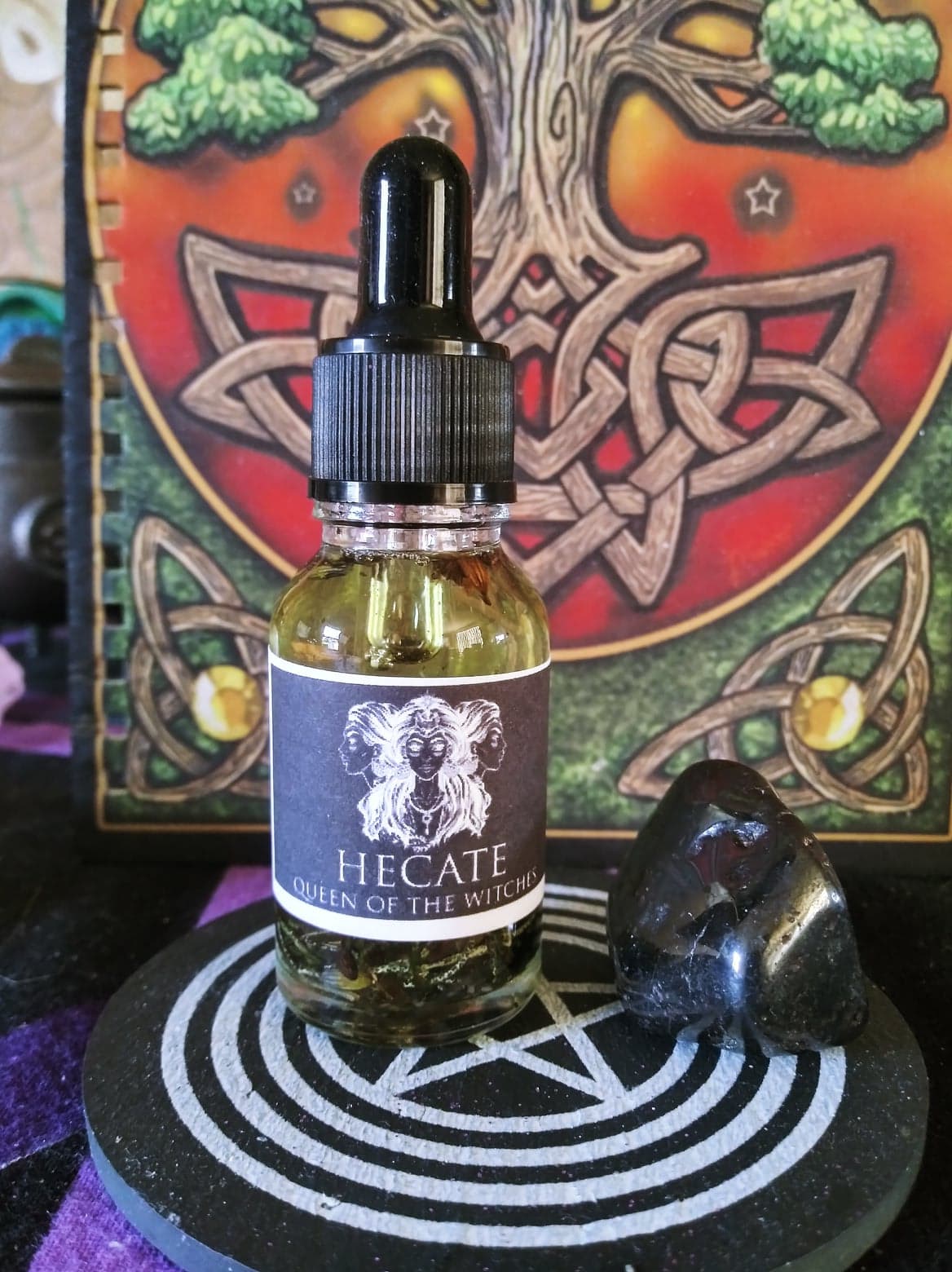 Hecate Queen of the Witches Oil - Click Image to Close
